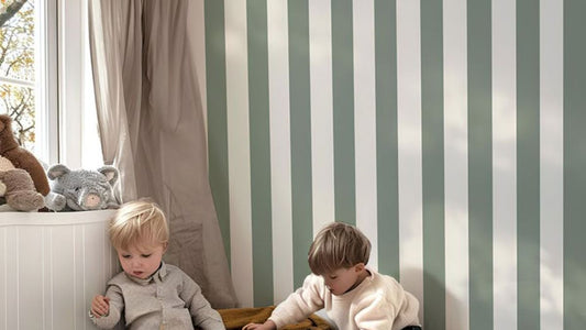Rideau en lin et papier peint dans la chambre des enfants