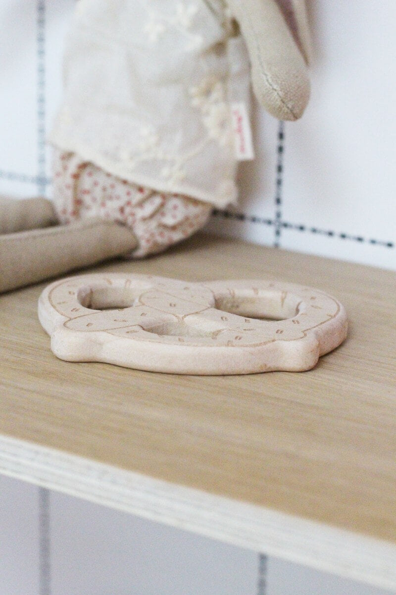 Anneau dentition bretzel en bois - APRIL ELEVEN