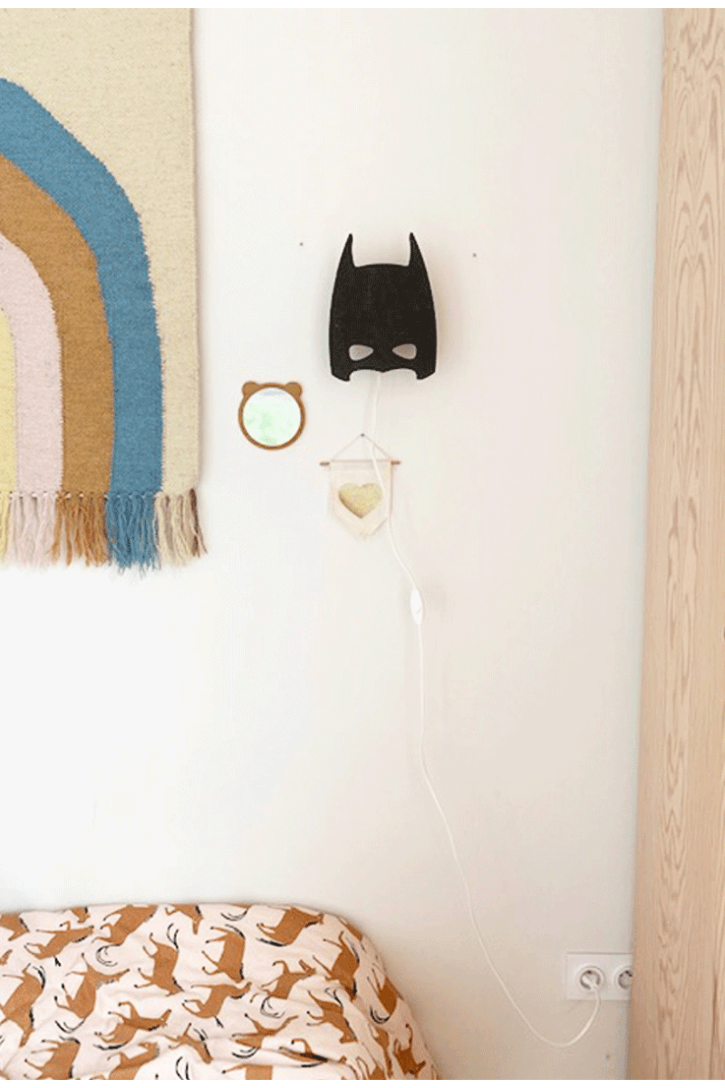 Applique Super héro en bois noir - APRIL ELEVEN
