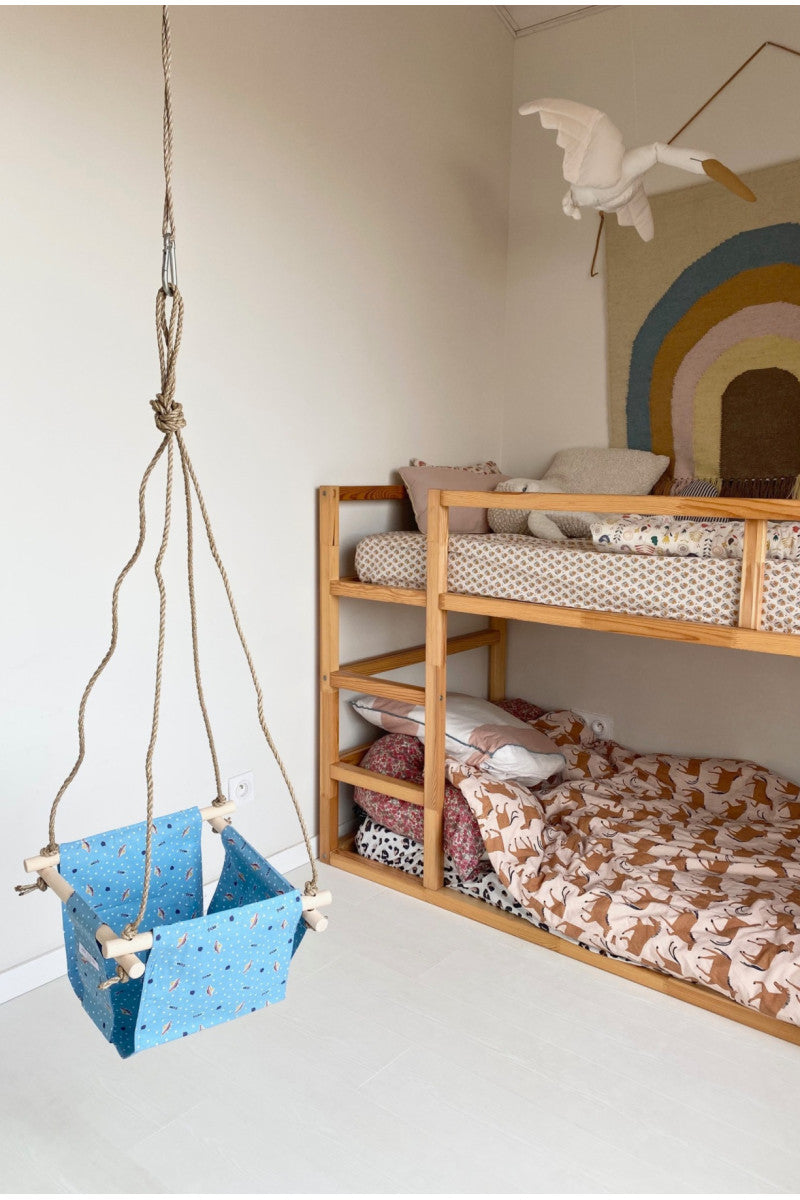 Balançoire bébé intérieur | imprimé bleu cosmic en tissu - APRIL ELEVEN