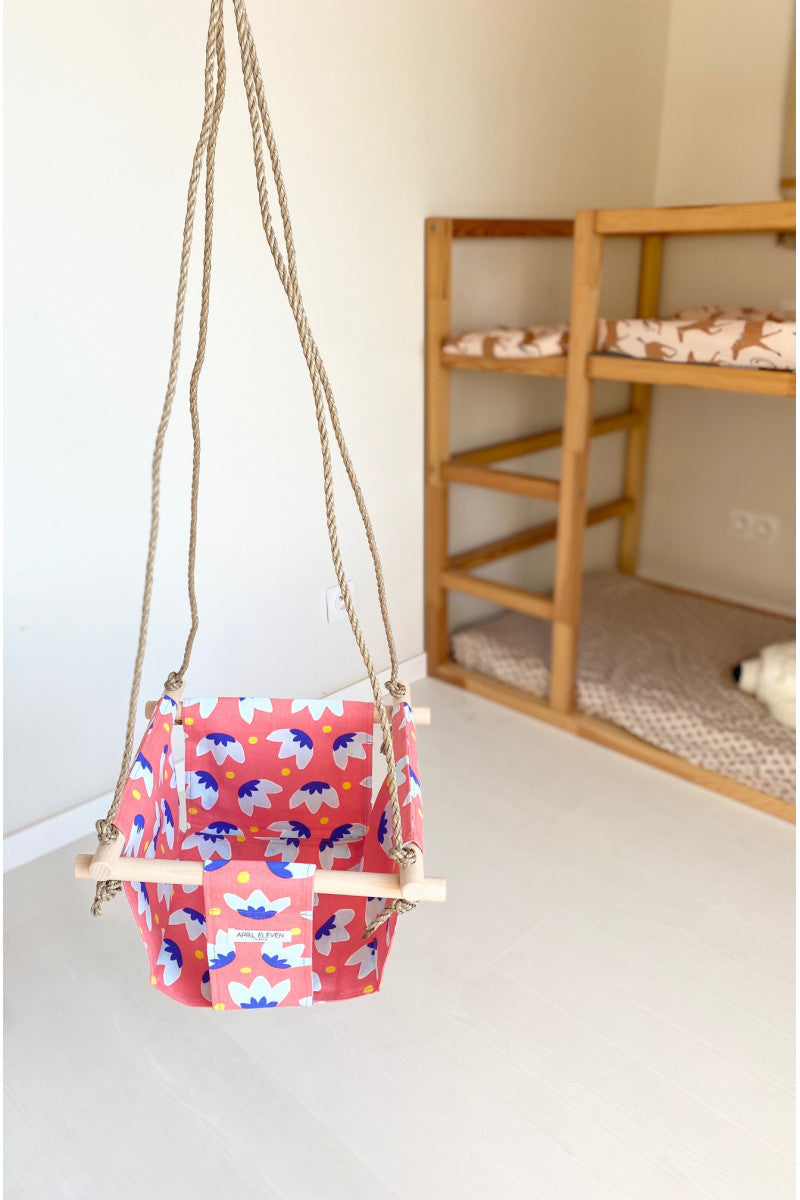 Balançoire bébé intérieur | imprimé fleur rose en tissu - APRIL ELEVEN