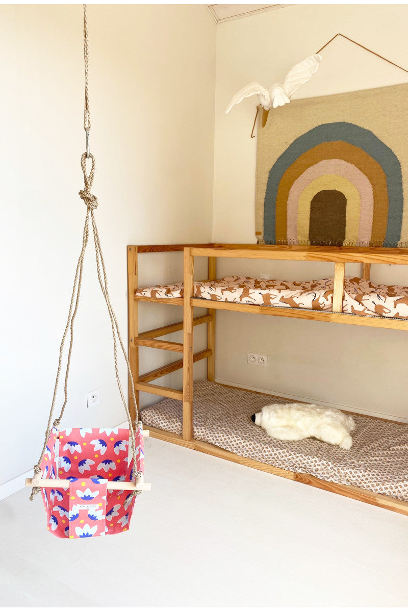Balançoire bébé intérieur | imprimé fleur rose en tissu - APRIL ELEVEN