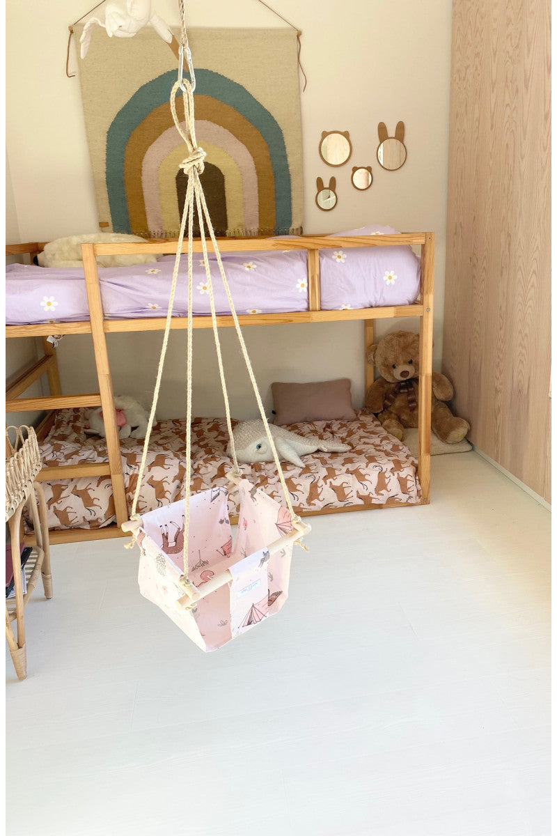 Balançoire bébé intérieur | imprimé rose forêt en tissu - APRIL ELEVEN