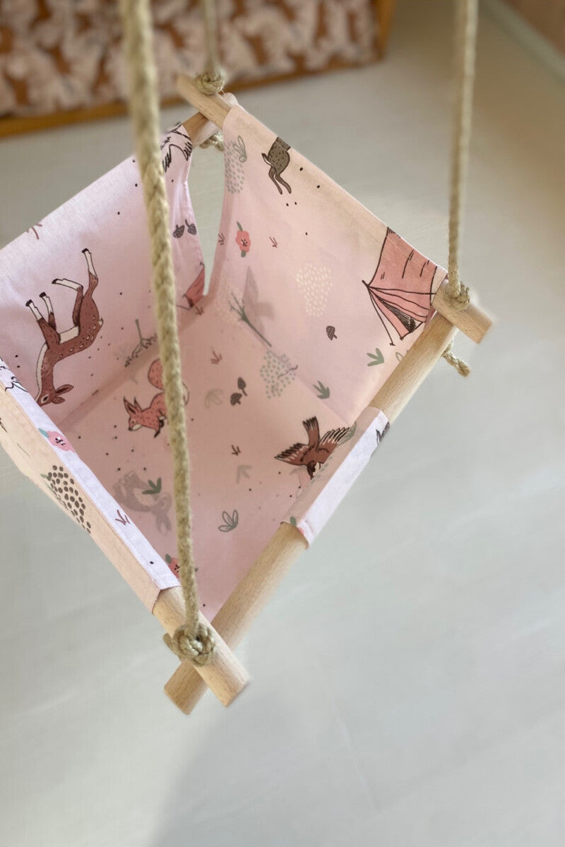 Balançoire bébé intérieur | imprimé rose forêt en tissu - APRIL ELEVEN