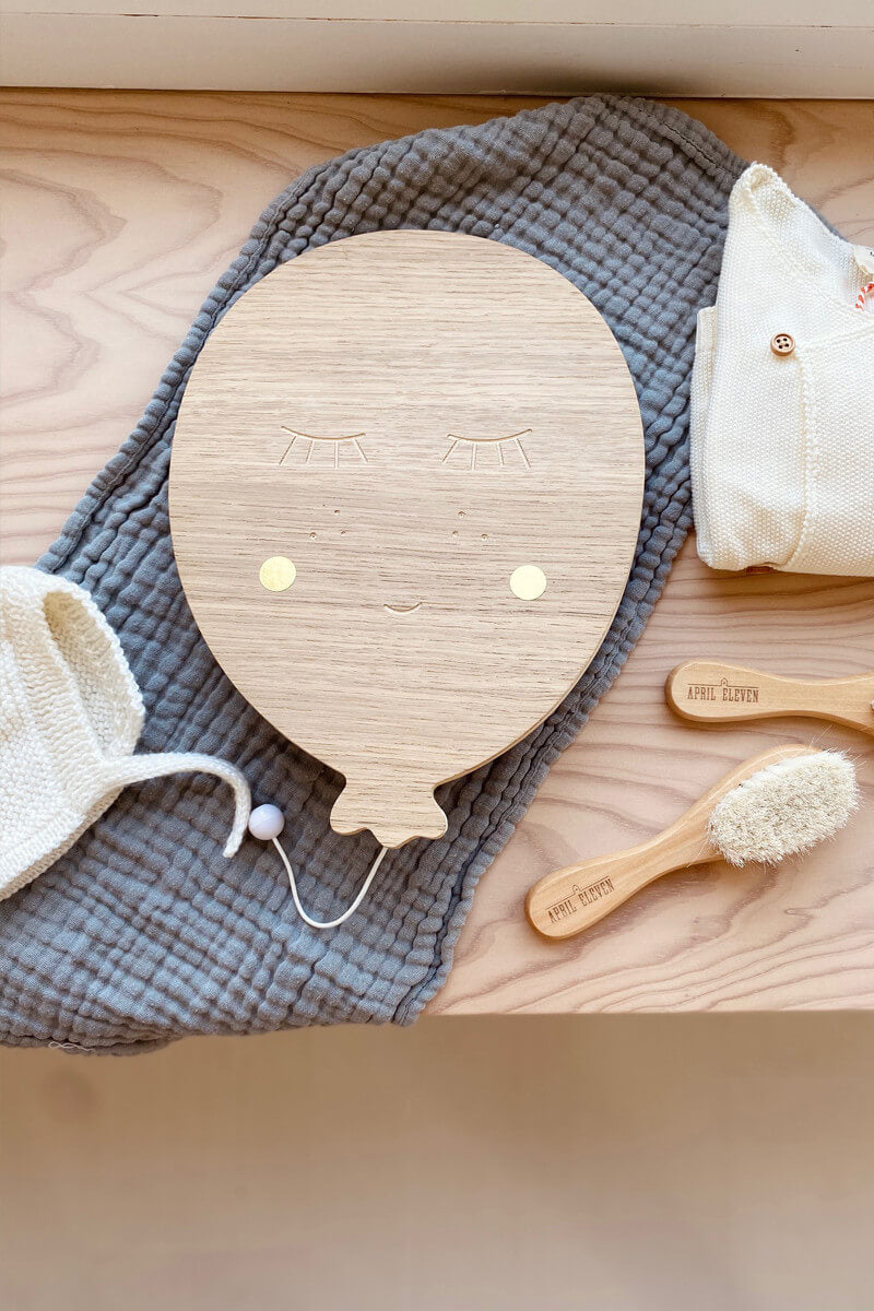 Boite à musique ballon déco chambre enfant en bois