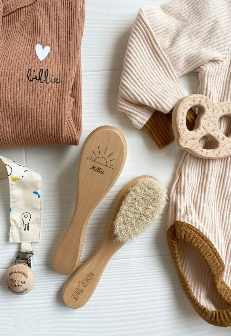 Brosse cheveux bébé personnalisée en bois - APRIL ELEVEN