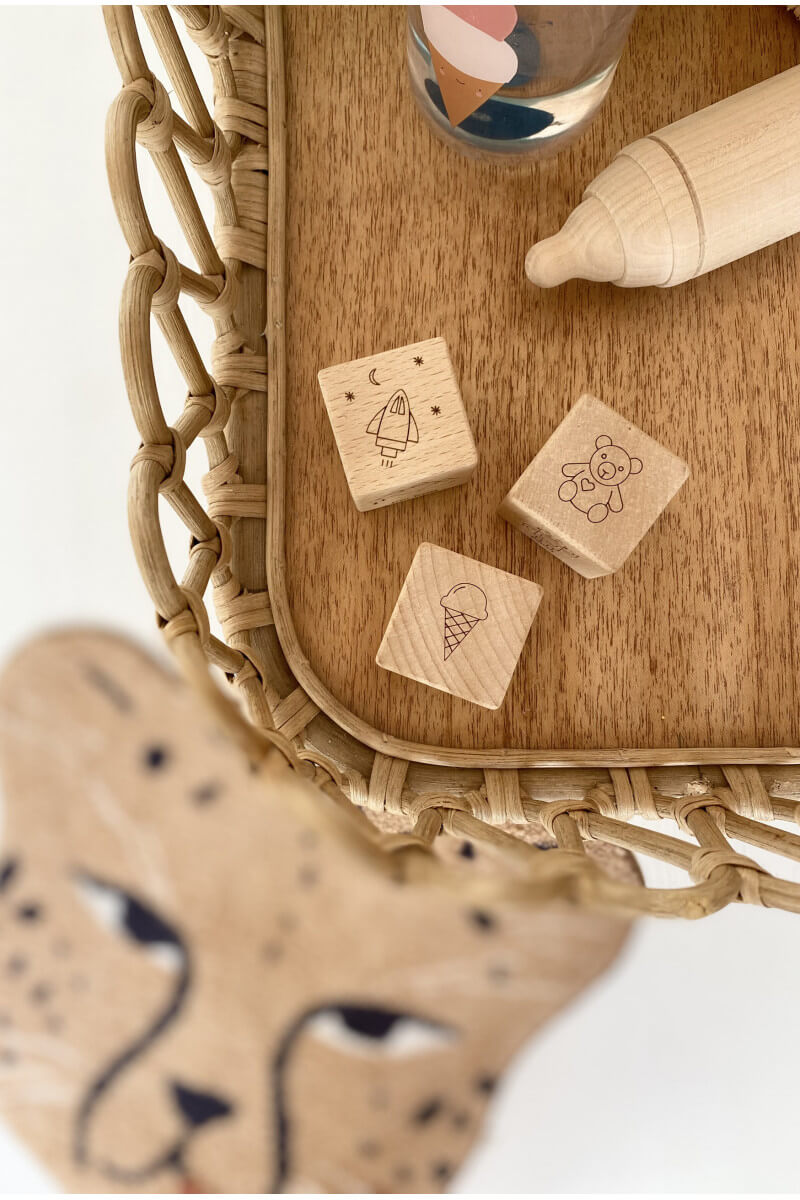 Cubes à histoire en bois - APRIL ELEVEN