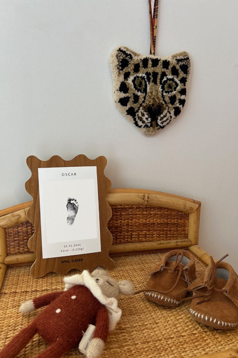 chambre bébé avec cadre empreinte pied bébé