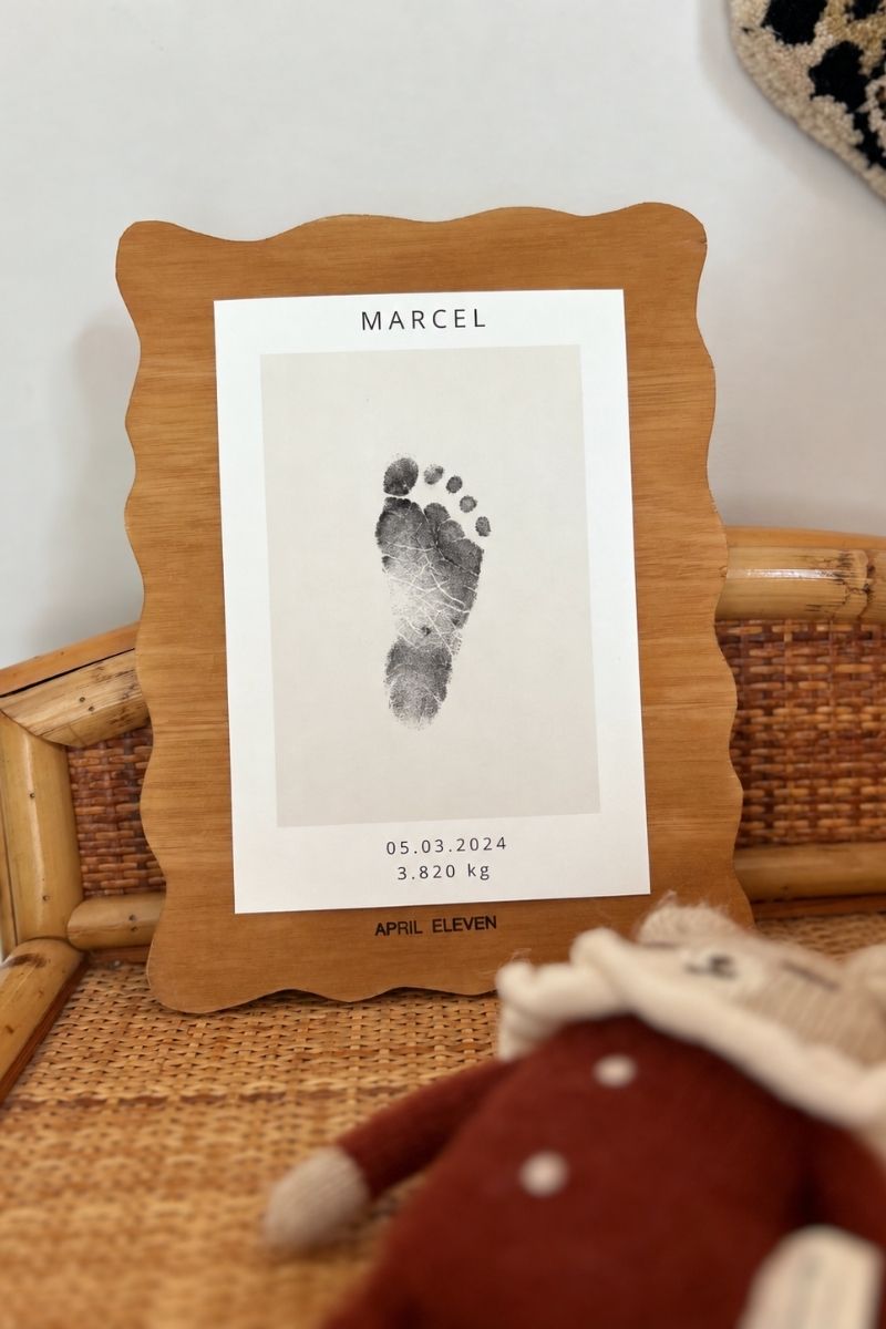 chambre bébé avec cadre empreinte pied bébé