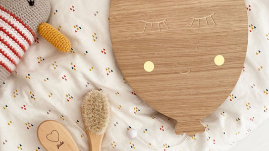 Pourquoi choisir une boîte à musique en bois pour bébé ?