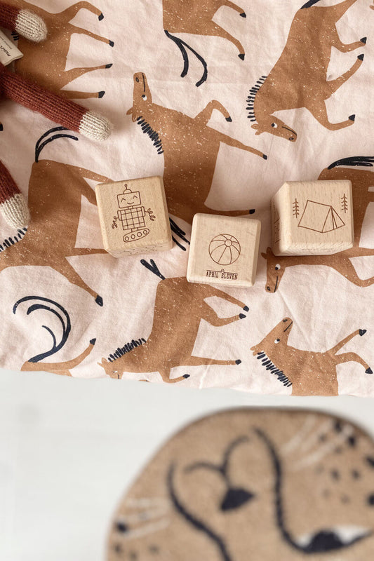 Histoires avec cubes en bois : bienfaits pour enfants - APRIL ELEVEN