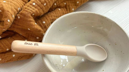 Cuillère bébé en silicone personnalisable prénom bébé parfait DME