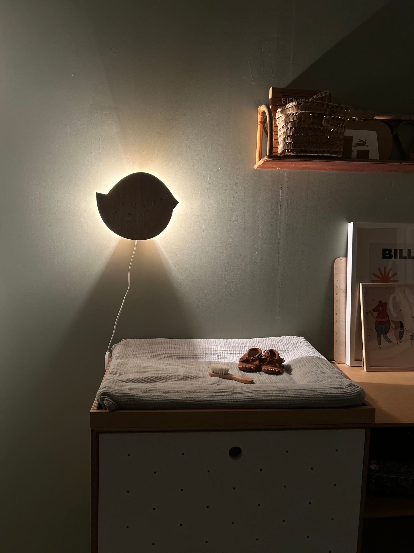Wooden bird wall light 