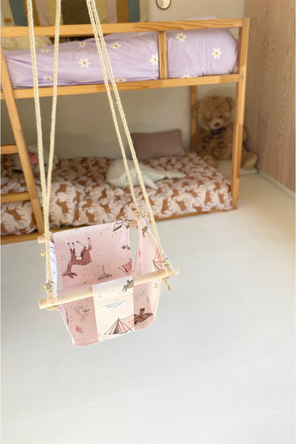 Balançoire bébé intérieur | imprimé rose forêt en tissu APRIL ELEVEN