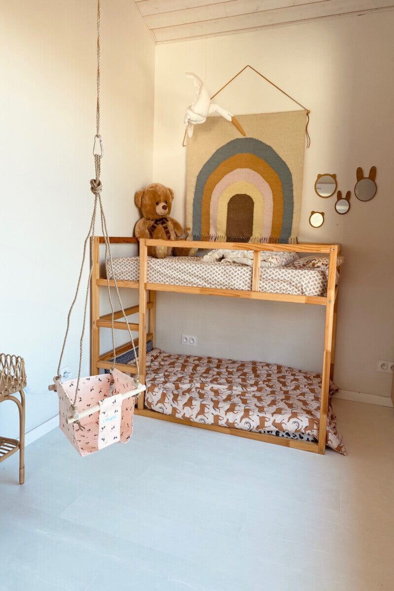 Balançoire bébé intérieur | imprimé toucan rose en tissu APRIL ELEVEN