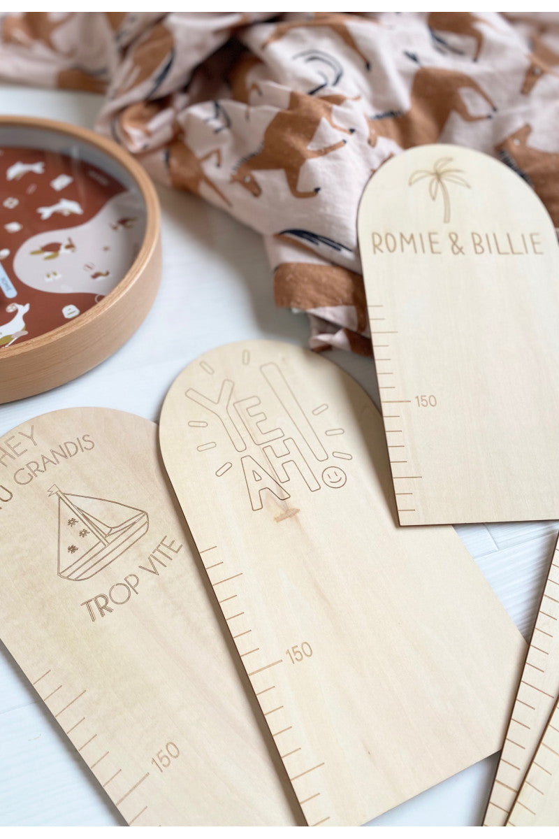 Toise enfant personnalisable en bois - APRIL ELEVEN