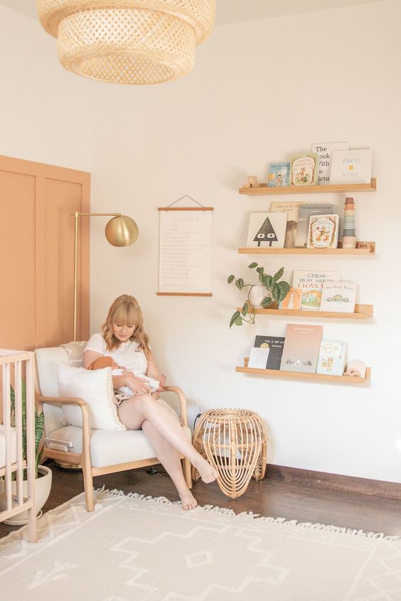 fauteuil confortable pour maman dans la chambre de bébé