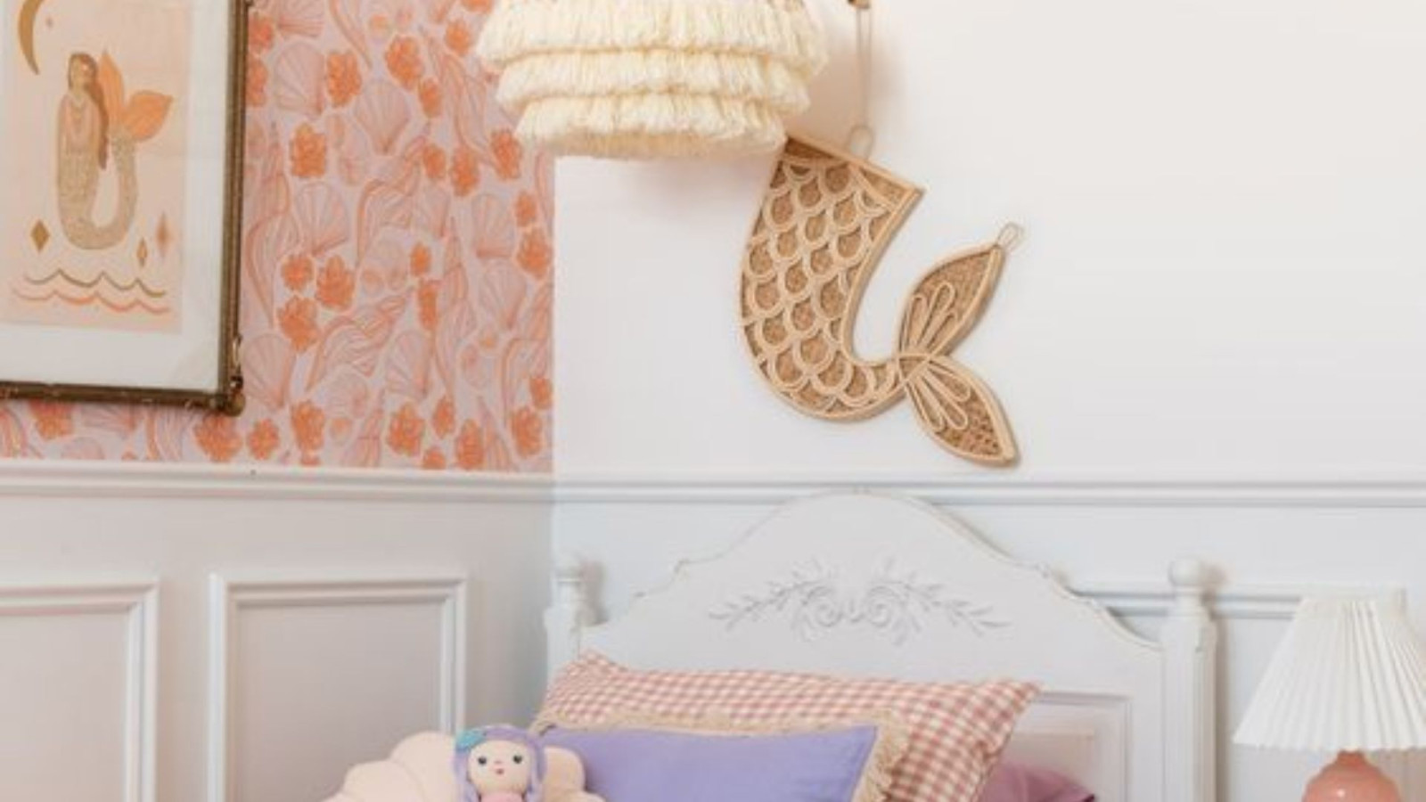 Create a mermaid atmosphere in our girls' room